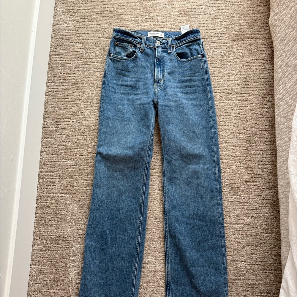 Abercrombie & Fitch 90s Relaxed High Rise Blue Jeans